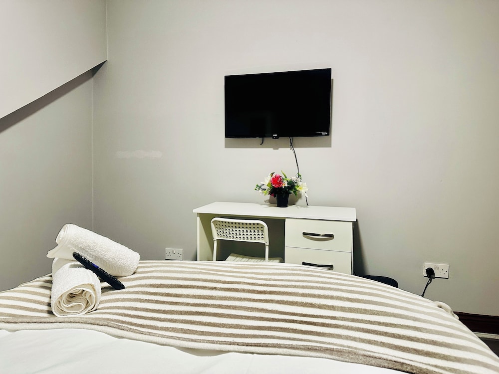 Heathrow roomzzzz B&B