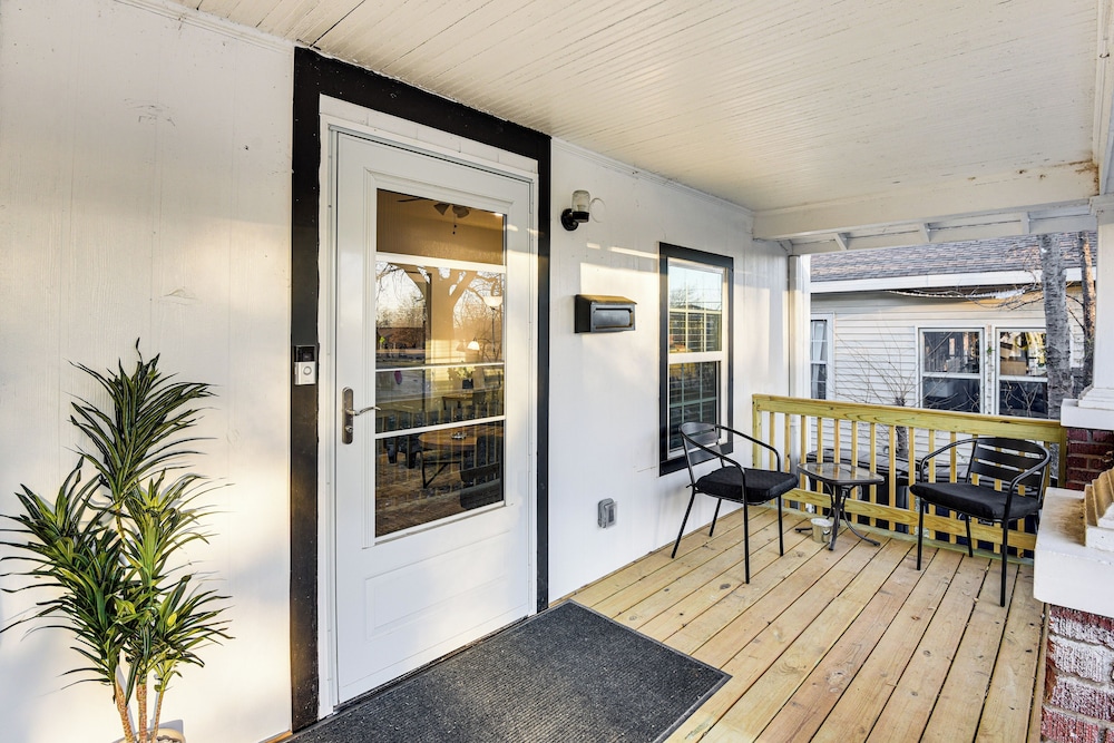 1 Mi to Tulsa Arts District: Updated Home w/ Deck!