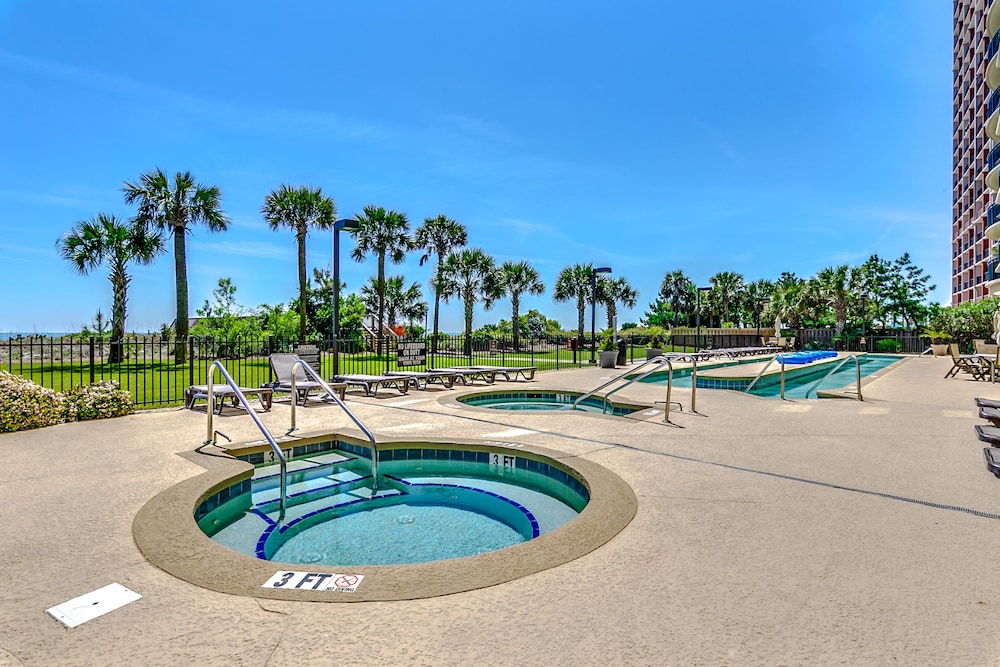 South Wind 301 4 Br condo by RedAwning