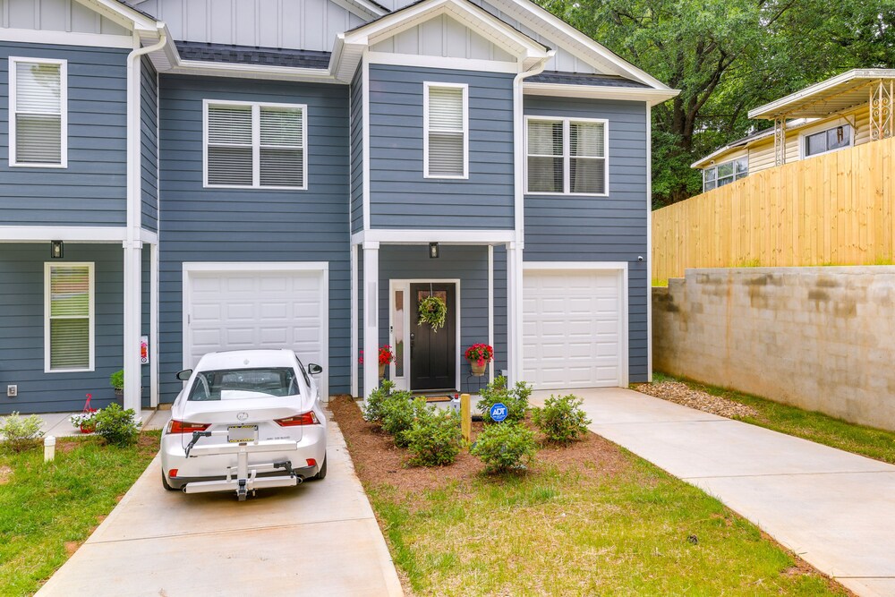 Charlotte Getaway w/ Yard - 3 Mi to Uptown! view 5