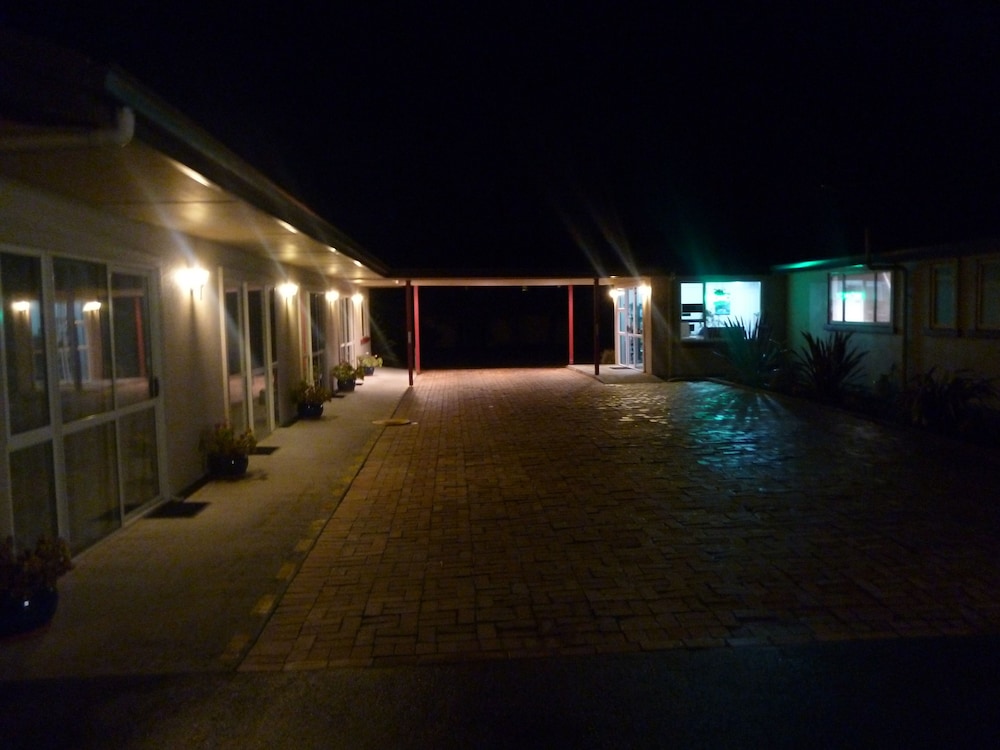 Heritage Court Motel