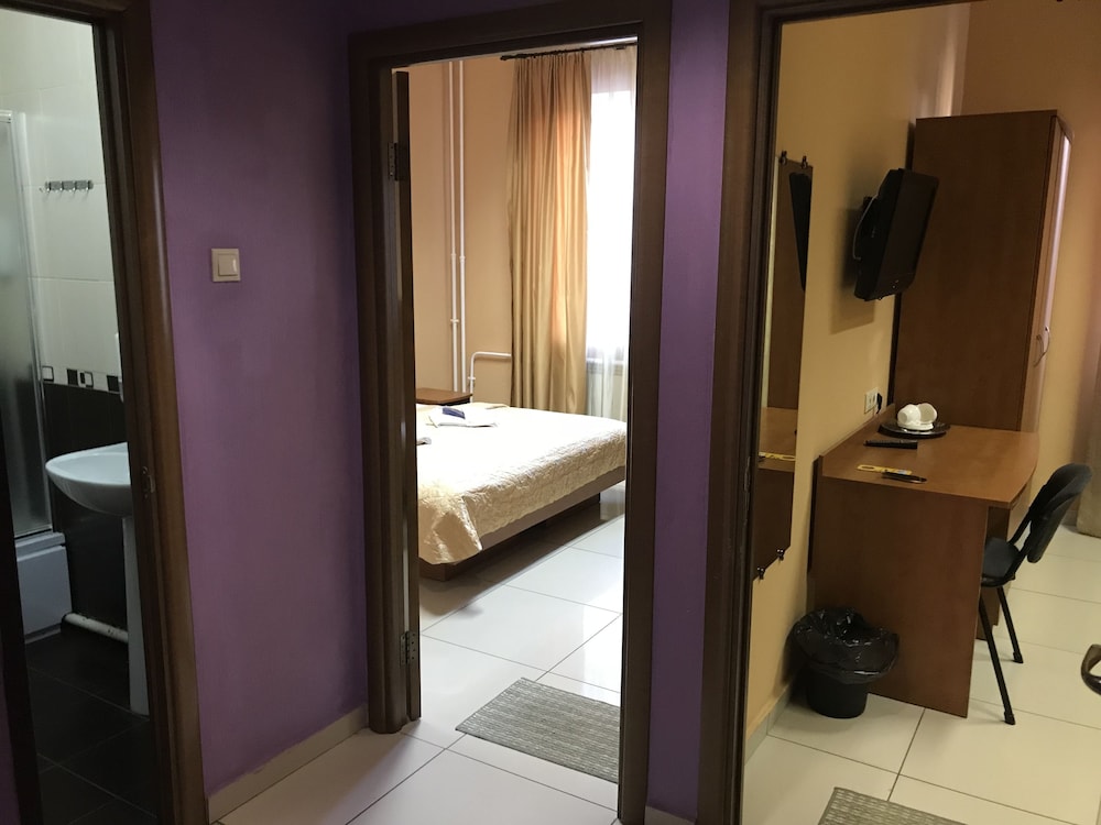 Good Cat - Hostel