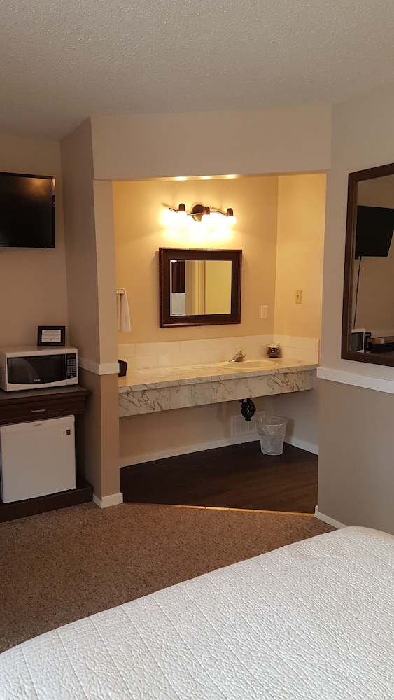 Rivermount Motel Campground and RV Park