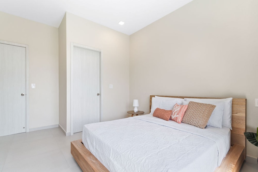 NEW Lux 4BR Villa w Private Pool Walk to Beach