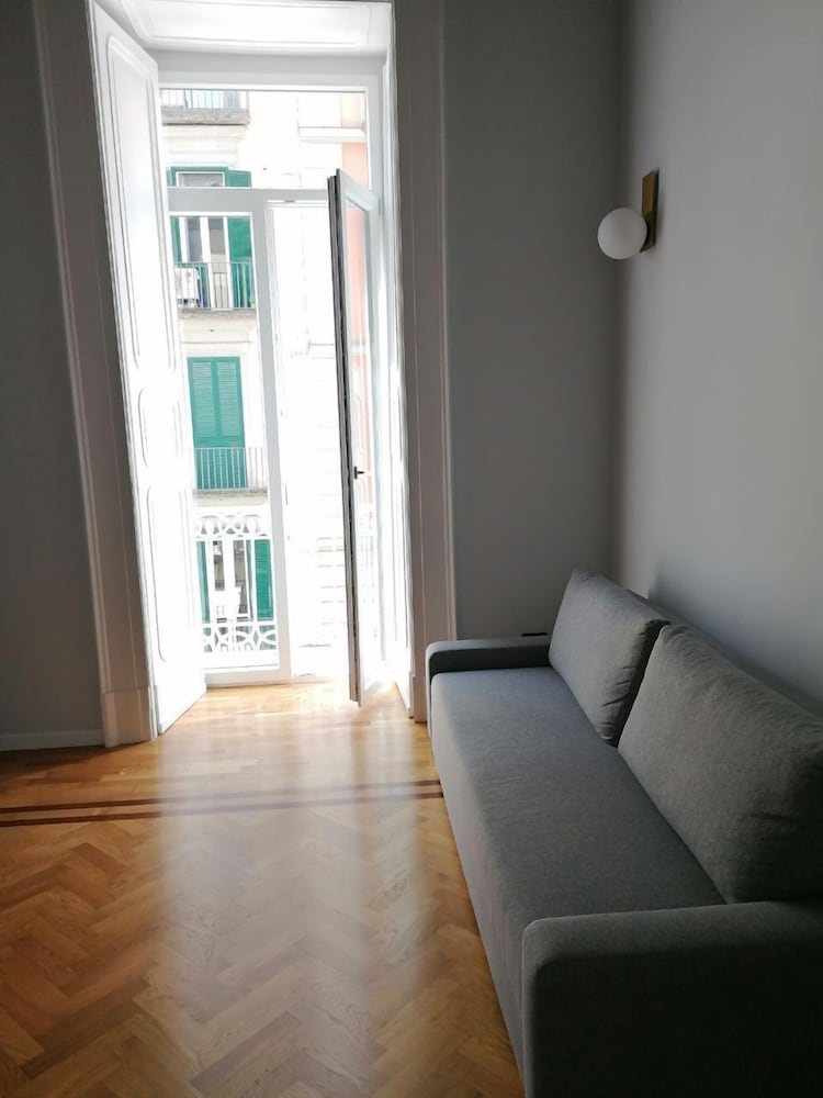 SB6 Rooms & Apartment