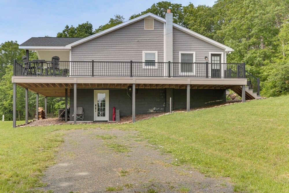 Mtn-view Pleasantville Home on 100 Acres!