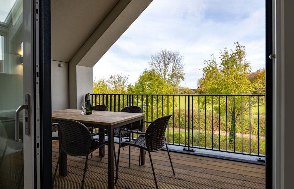 Stylish Marina Loft W/balcony
