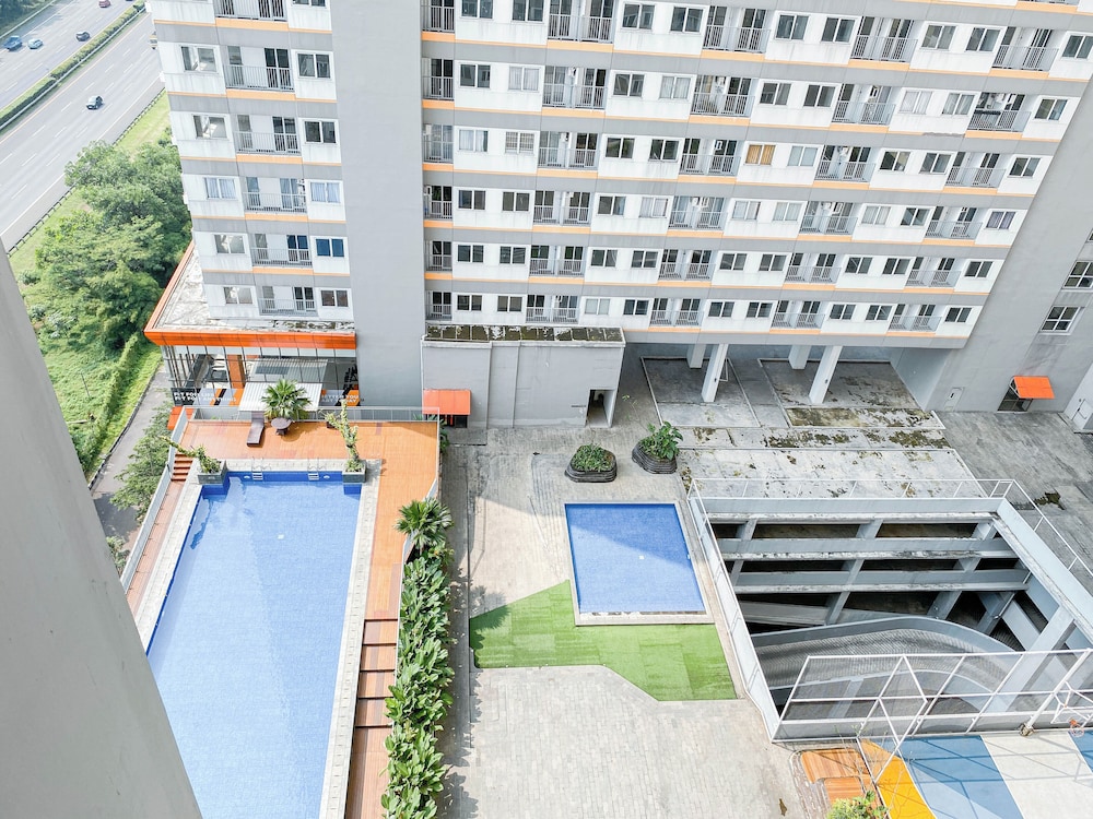 Nice Studio Room Apartment at LRT City Sentul - Royal Sentul Park