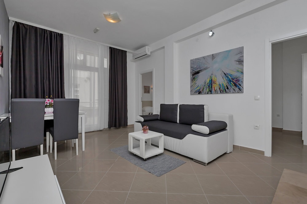 Apartment Petar with terrace