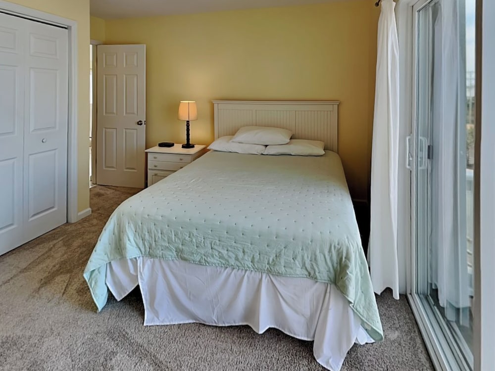 Barefoot Bungalow by Topsail Realty
