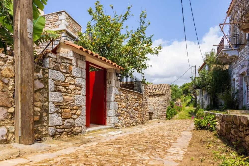 Platsa Seaview Retreat - A Stone-built Escape