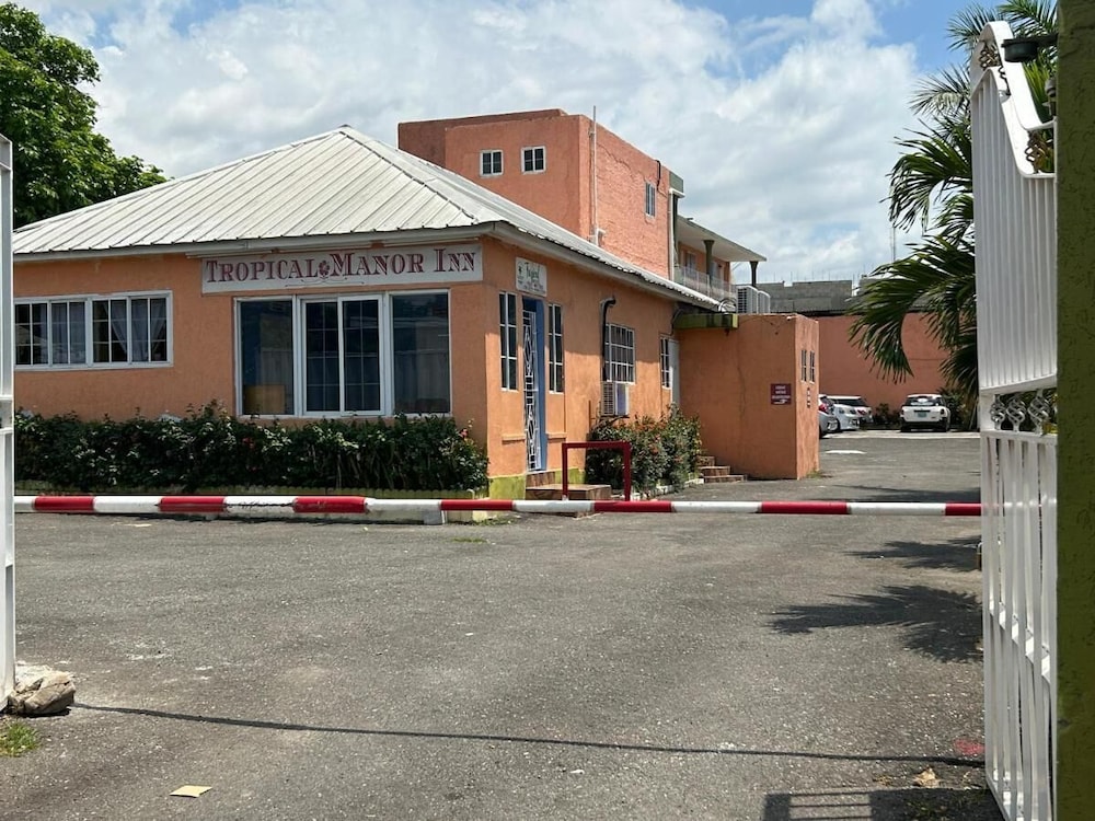 Tropical Manor Inn