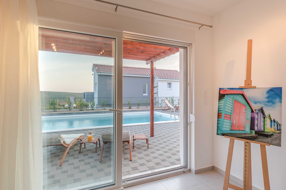 Luxury Escape With Swimming Pool & Modern Design