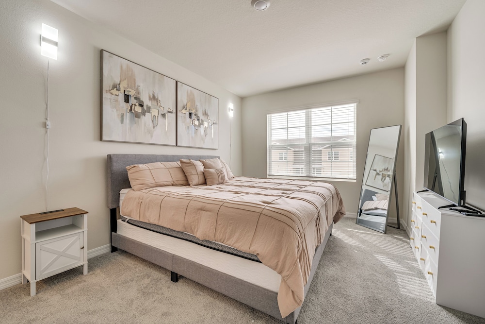 Davenport Home w/ Pool Access & Patio!