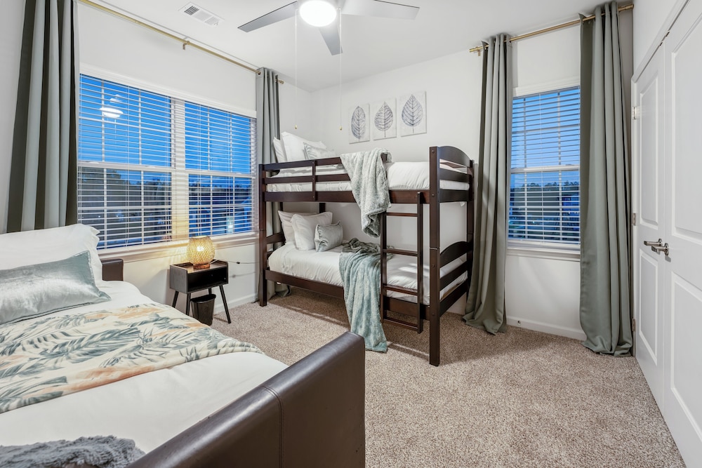 Luxurious Apartments - Pool Gym Bikes