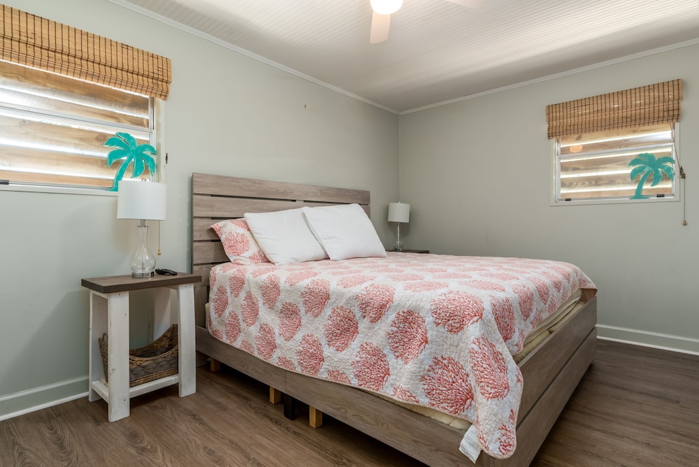 Sunny Side Up Ii - 320 Port Royal St 3 Bedroom Home