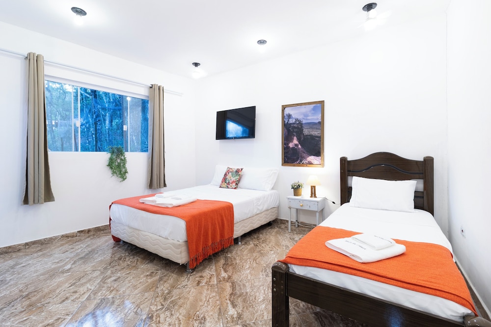 Sítio com 5 suítes e piscina