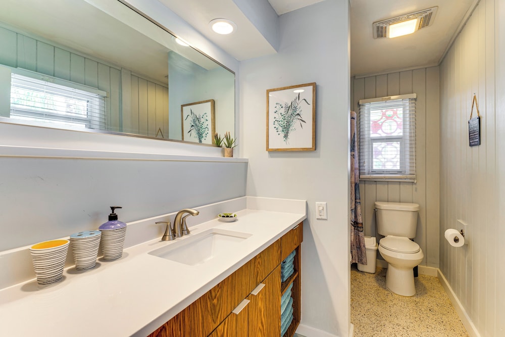 2 Mi to Beach: Canal-front Retreat in Cape Coral!