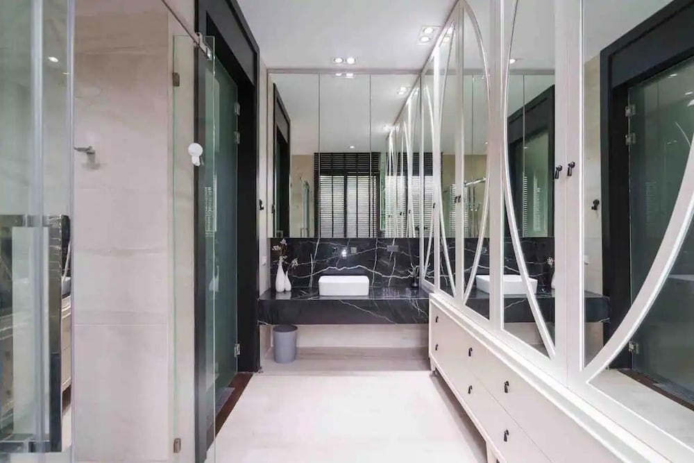 Luxury Pool Villa With Jacuzzi & Lift by Thonglor
