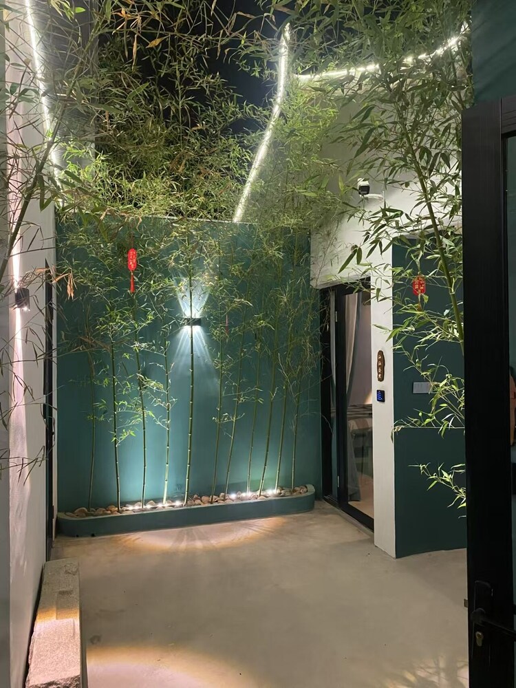 Serenity Courtyard Hotel