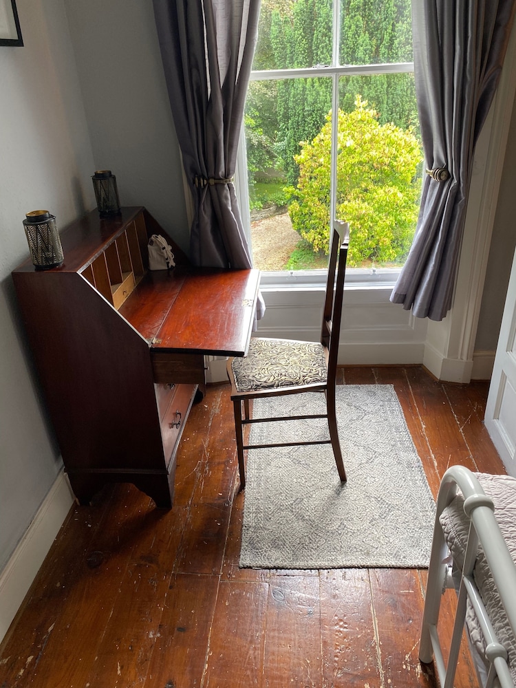 Fabulous 6 Bedroom Victorian Period House