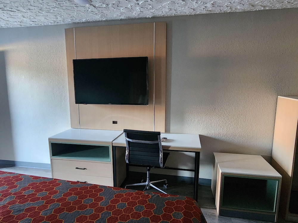 San Antonio Vacations - Americas Best Value Inn Longview - Property Image 5
