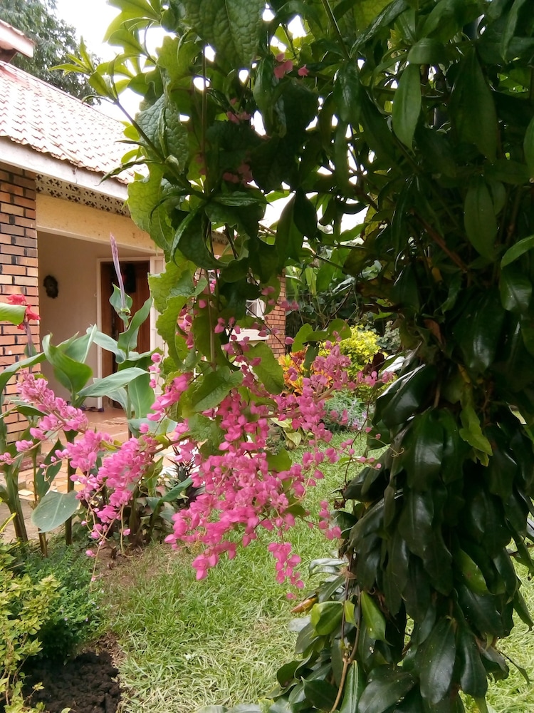 Colonial Residence
