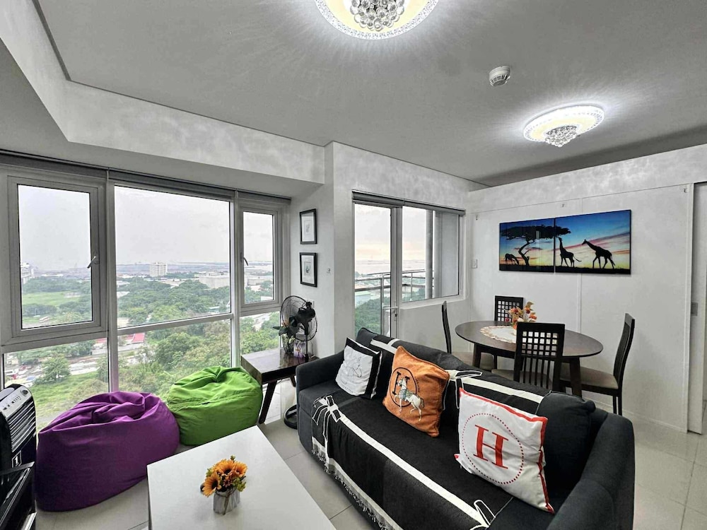 Breeze Residences Condos