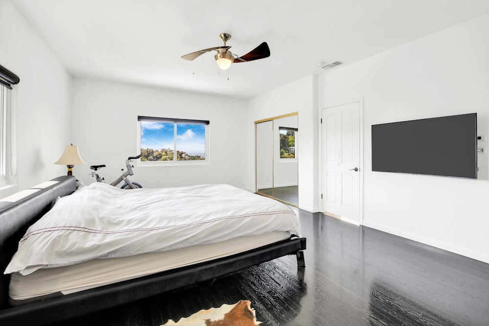 Pacific View by Avantstay Original Artist's Home