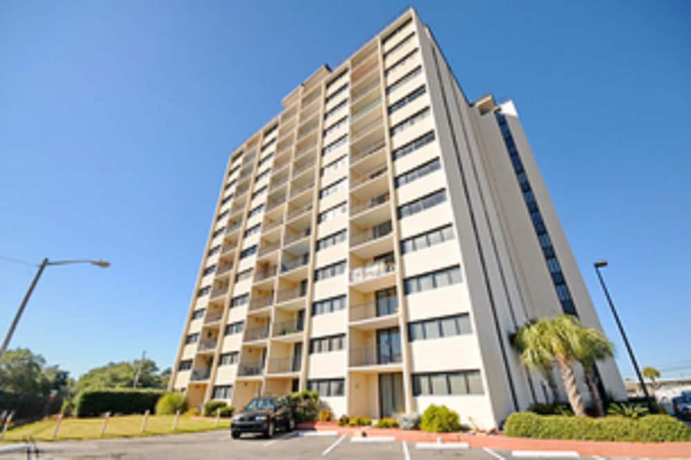 Holiday Towers by Elliott Beach Rentals