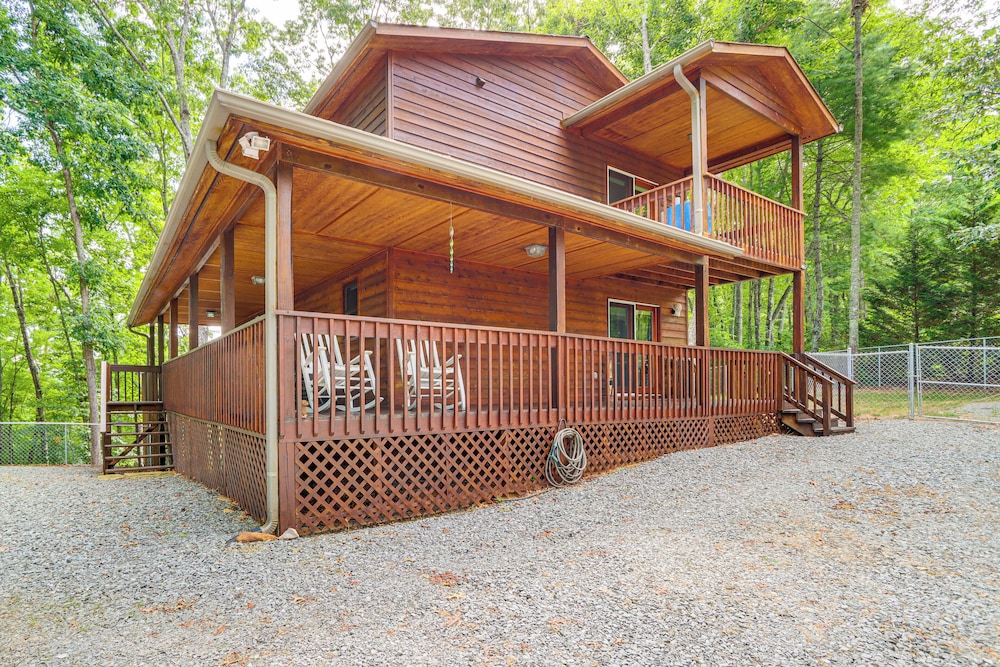 Year-round Mtn View: Pet-friendly Murphy Retreat