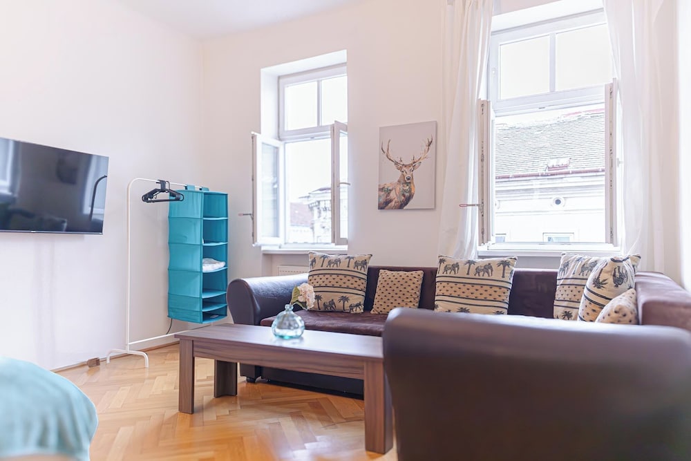 Simple 2 Bedroom Apartment with WiFi