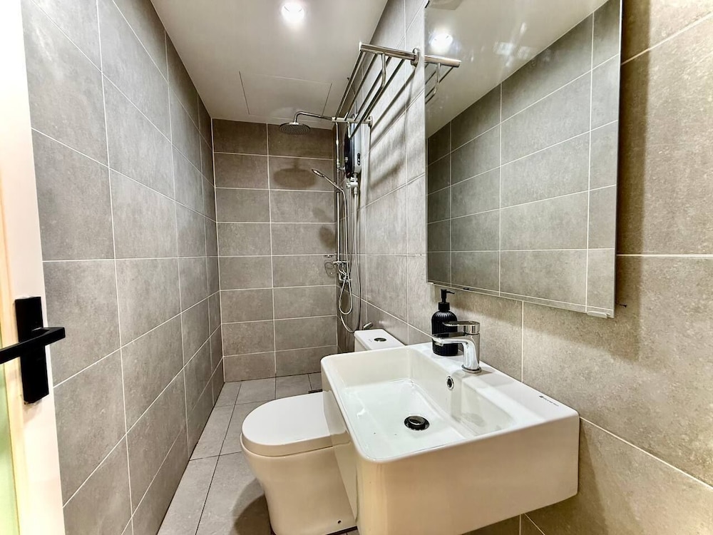 ICC Luxury Suites By Grab A Stay
