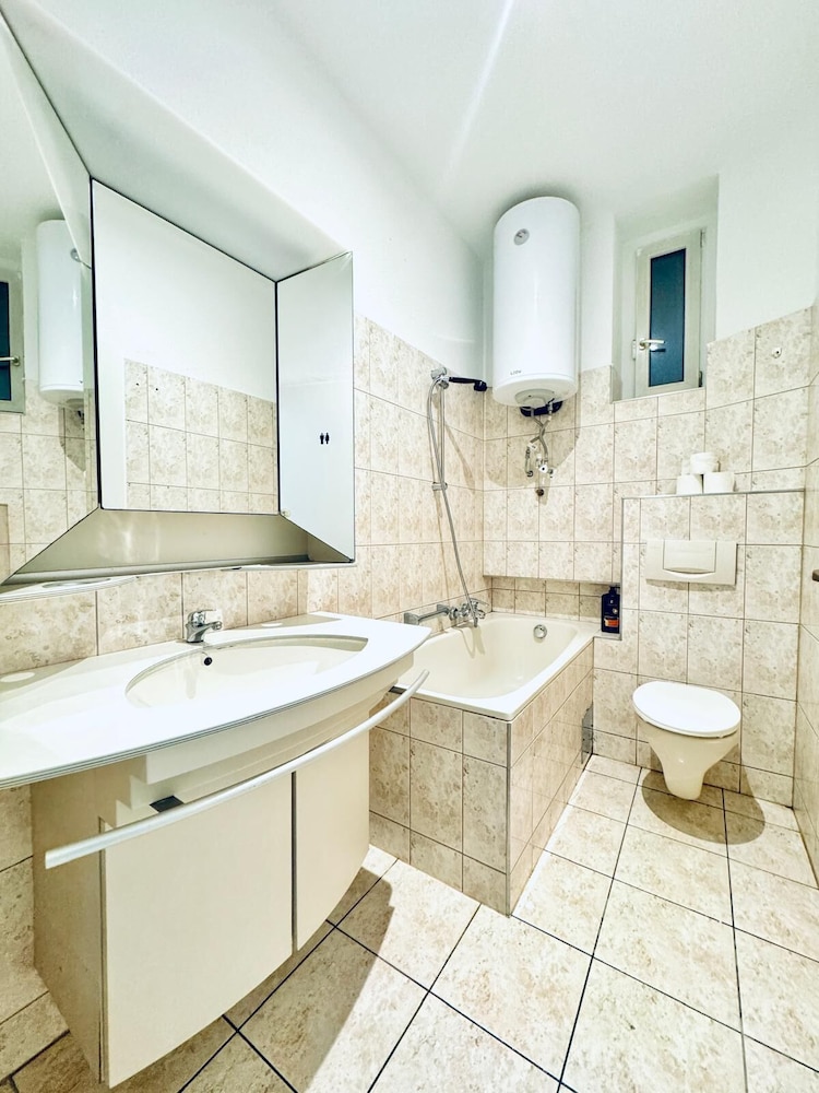 Affordable 5BR Apt Near Atzgersdorf