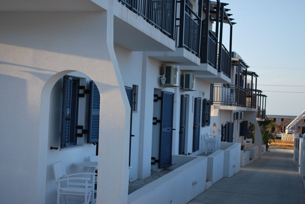 Okirroi Villas