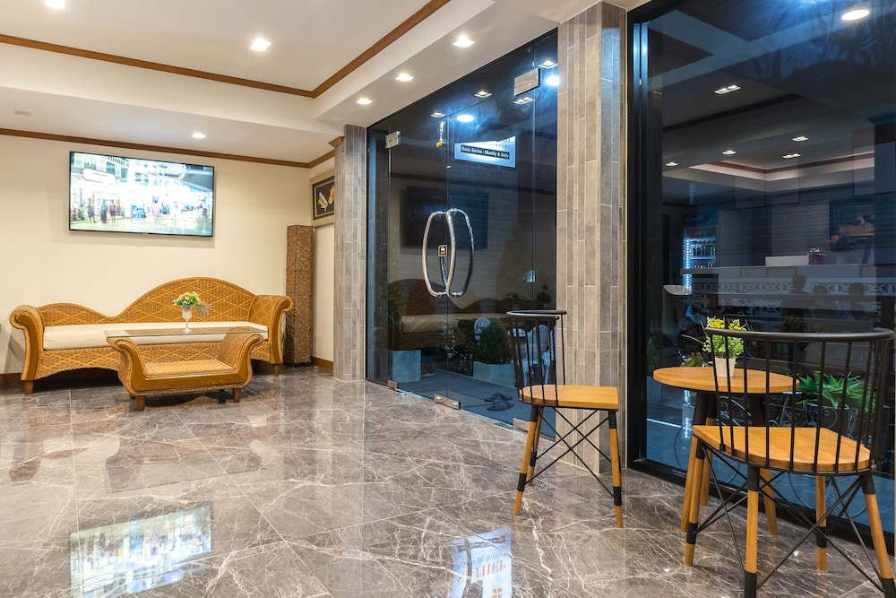 Suthep Home & Hostel
