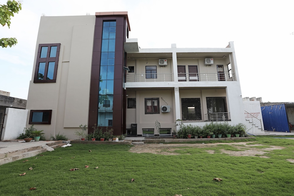 OYO 18346 Glorify Stay2 view 2