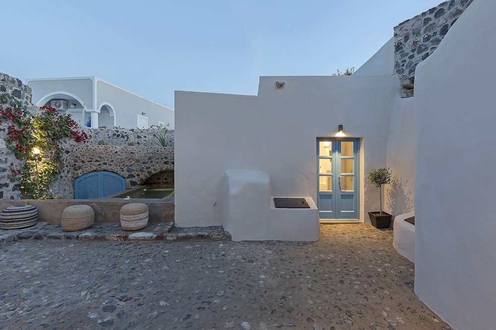 Alluvial Santorini Suites