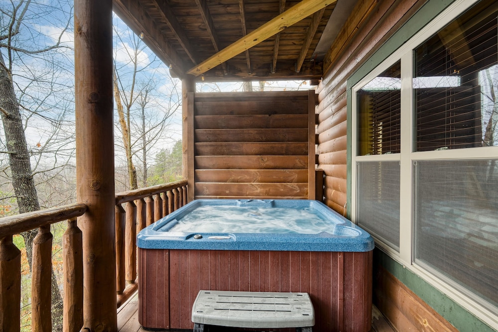 Grand View Lodge Panoramic Views Hot Tubs Game Room Theater Sleeps 56 Guests