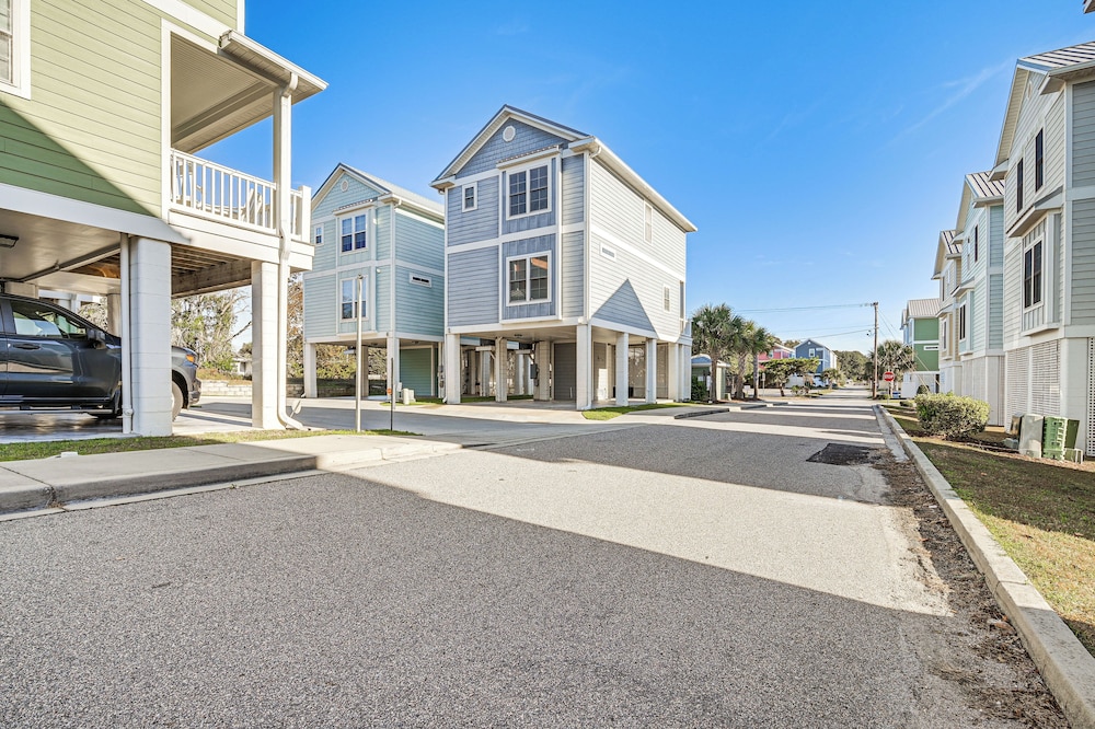 Walk to Shore: Myrtle Beach Home w/ Pool Access!
