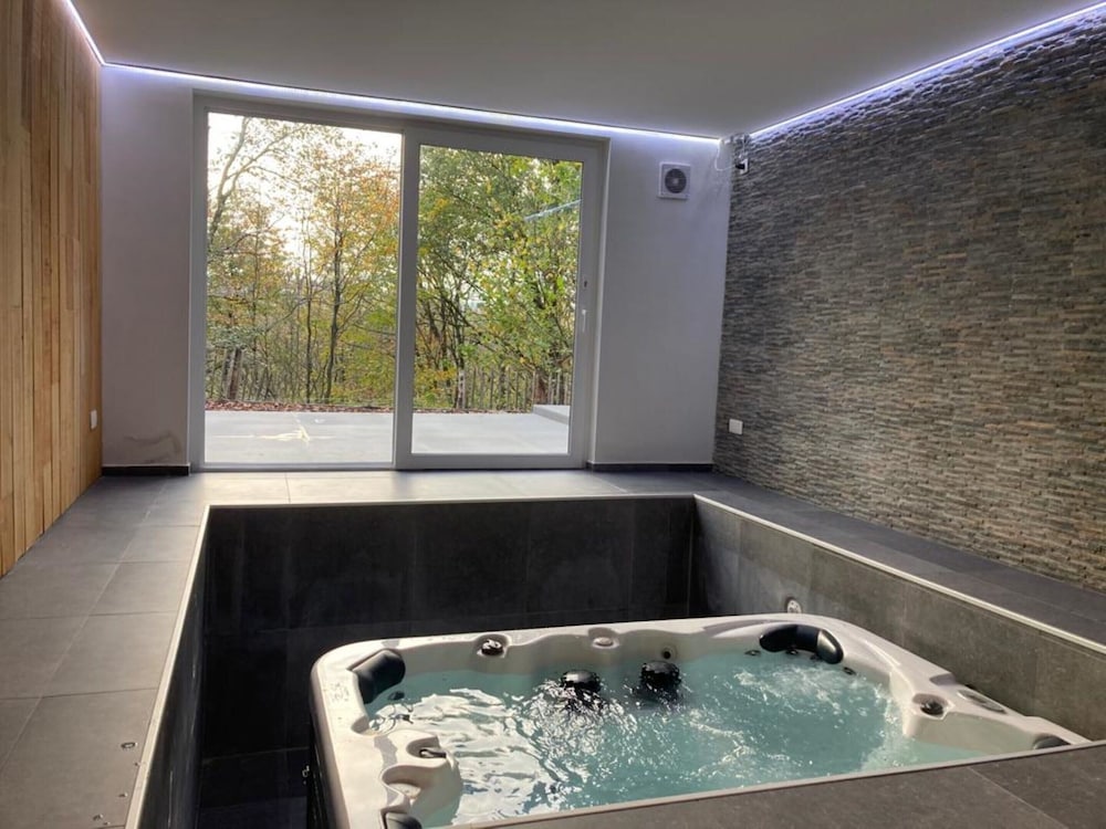 Chalet in the Woods With Nordic Bath