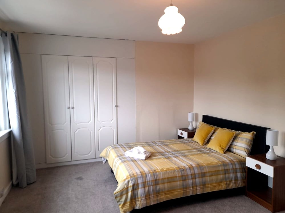 House-3br-garden-parking-near Inverness Castle view 3