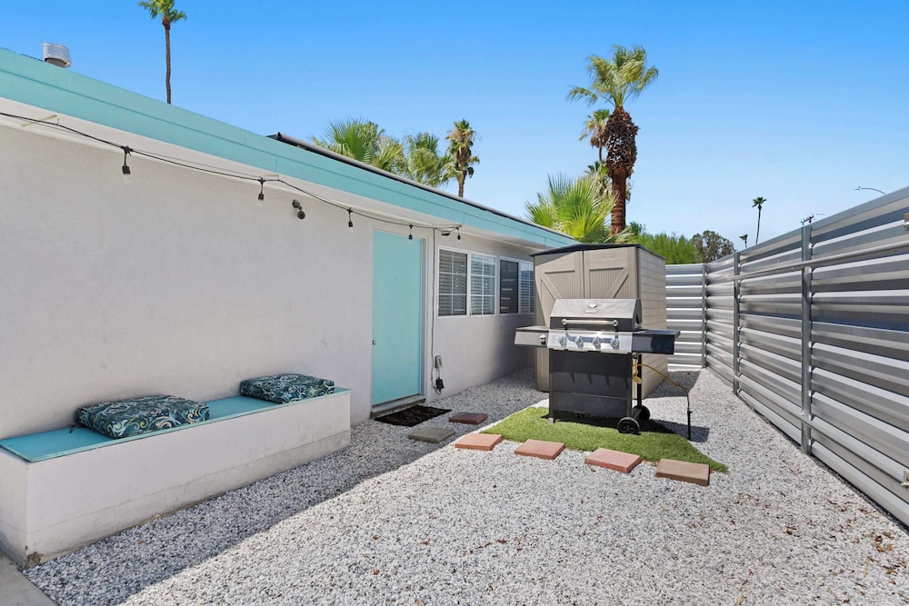 Modern Heart Oasis With Pool!