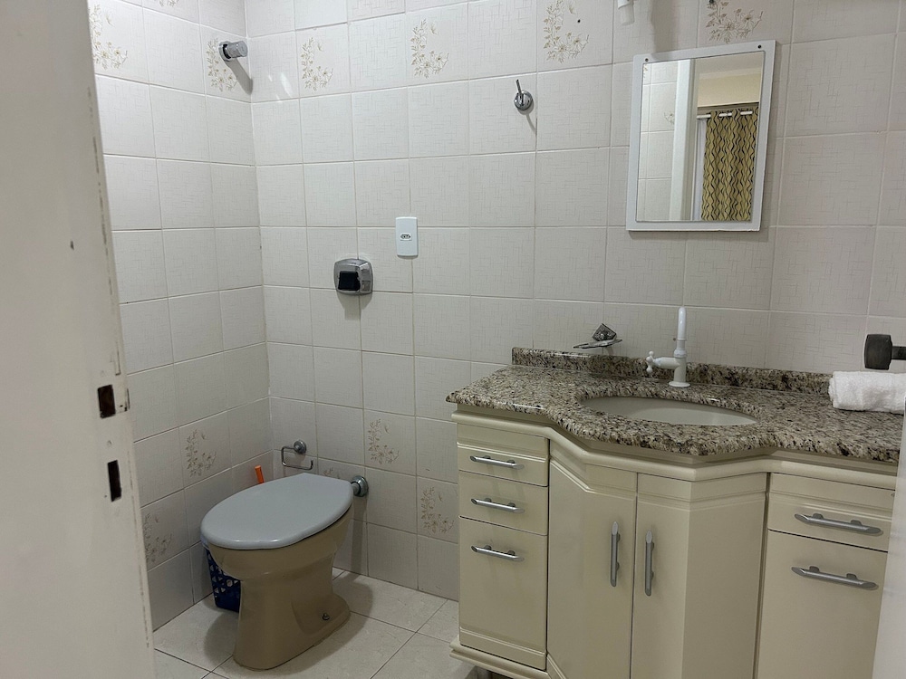 2 Bdrm apt 250m From the Beach in Center Sdc0601