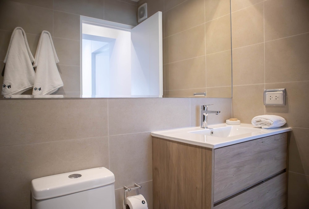 Majestic 2BR With Modern Pool in Miraflores
