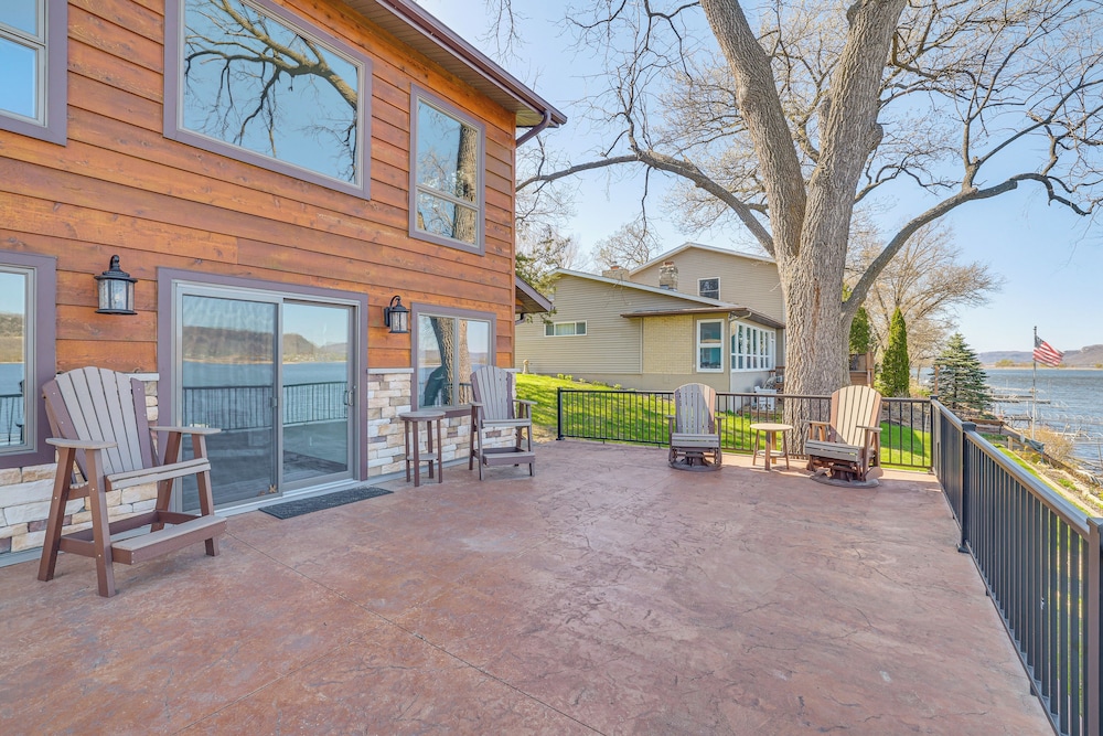Riverfront Home w/ Seasonal Dock in Wabasha!