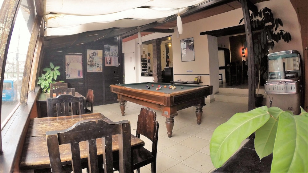 L'AUBERGE INN - Hostel
