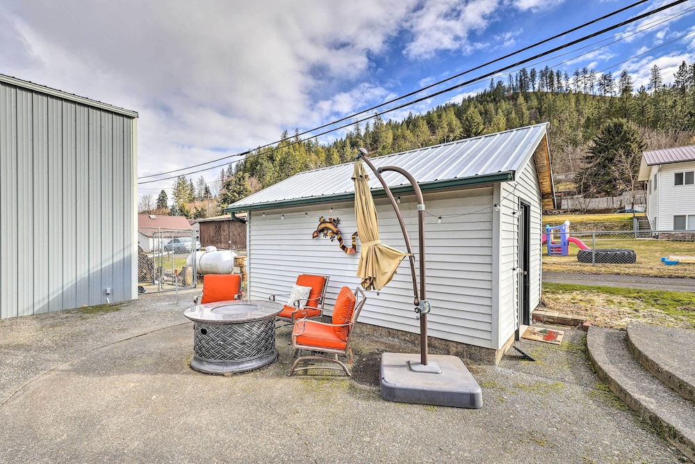 Kooskia Sanctuary w/ Patio, Fire Pit & Grill! view 4