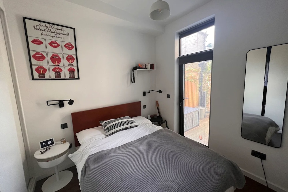 Contemporary 1 Bedroom Apartment in Peckham With Garden