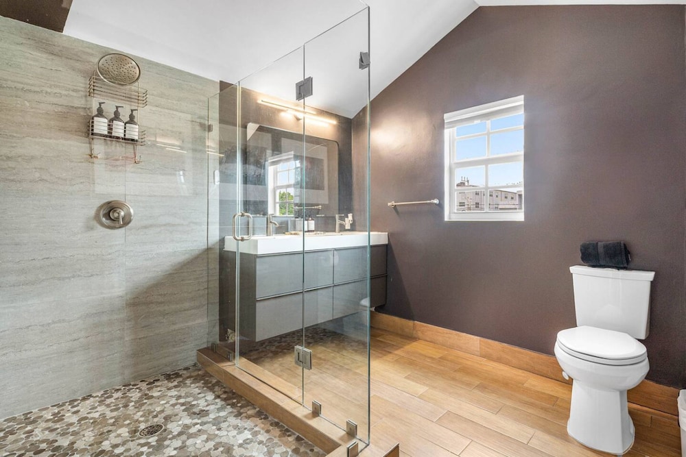 Chic Retreat Heated Pool Floats Close to Beach